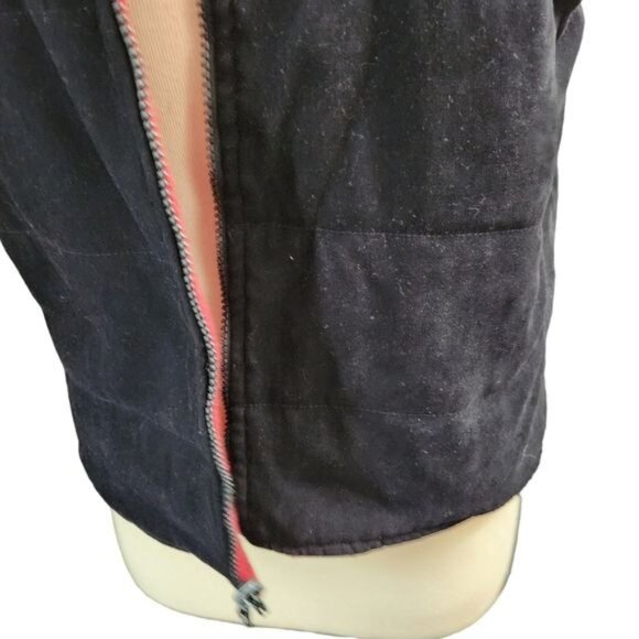 Medium Reverseable Red Black Fuzzy Full Zip Vest - Picture 3 of 3